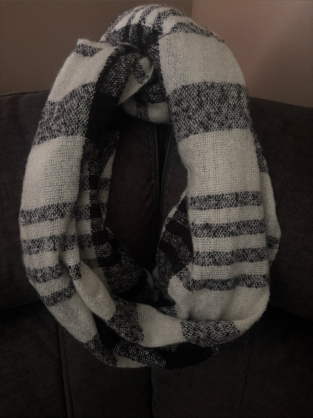 eUty Cozy Black and White plaid Scarf